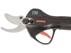 Bahco BCL25IB - Bahco BCL15WB - Forbice Elettrica Da Potatura - Potatore Manuale A Batteria - 3x 21.6V 2.5Ah -Cura Del Giardino bahco bcl25ib bahco bcl15wb forbice elettrica da potatura potatore manuale a batteria 3x 21 6v 2 5ah forbice bahco bcl25ib potatore bahco bcl15wb 40674 1 1679044100 IMG 64142e04a8168