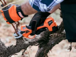 Bahco BCL25IB - Forbice Elettrica Da Potatura - 3X21.6V 2.5Ah -Cura Del Giardino bahco bcl25ib forbice elettrica da potatura 3x21 6v 2 5ah forbice elettrica a batteria da potatura bahco bcl25ib 40163 1 1677234300 IMG 63f8907cadad8