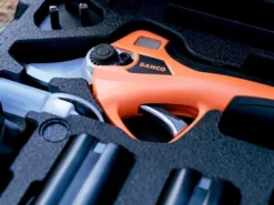 Bahco BCL25IB - Forbice Elettrica Da Potatura - 3X21.6V 2.5Ah -Cura Del Giardino bahco bcl25ib forbice elettrica da potatura 3x21 6v 2 5ah forbice elettrica a batteria da potatura bahco bcl25ib 40163 1 1677234300 IMG 63f8907cb625d