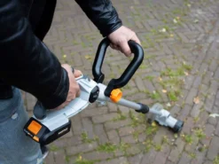 Batavia - Pulisci Fughe A Batteria - Due Spazzole In Dotazione - SENZA BATTERIA E CARICABATTERIA -Cura Del Giardino batavia pulisci fughe a batteria due spazzole in dotazione senza batteria e caricabatteria pulisci fughe a batteria batavia con batteria 18v 2ah 32783 5 1643878129 IMG 61fb96f17927b