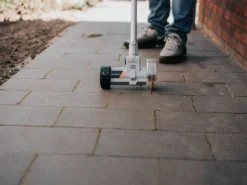 Batavia - Pulisci Fughe A Batteria - Due Spazzole In Dotazione - SENZA BATTERIA E CARICABATTERIA -Cura Del Giardino batavia pulisci fughe a batteria due spazzole in dotazione senza batteria e caricabatteria pulisci fughe a batteria batavia con batteria 18v 2ah 32783 5 1643878129 IMG 61fb96f17bdb3