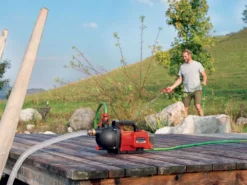 Einhell Aquinna - Pompa Autoadescante A Batteria - 3Ah 2X18V -Cura Del Giardino einhell aquinna pompa autoadescante a batteria 3ah 2x18v elettropompa da giardino a batteria einhell aquinna 22293 17 1582726664 4180400 11018 001 AQUINNA Usage Pic