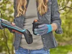 Gardena EasyCut 110/18V P4A - Forbice Elettrica Da Potatura Su Asta - 18V 2Ah -Cura Del Giardino gardena easycut 110 18v p4a forbice elettrica da potatura su asta 18v 2ah forbice elettrica da potatura gardena easycut 110 18v 2ah 41548 20 1683012751 IMG 6450bc8f7ea5d