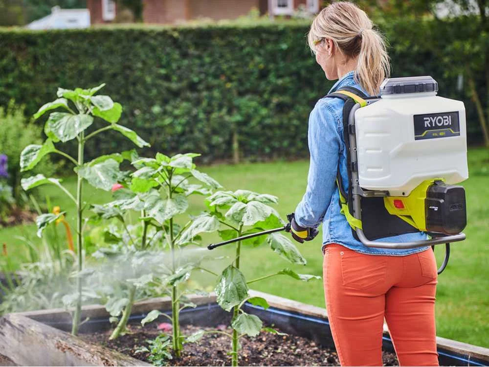 Pompa Irroratrice Zainata A Batteria RYOBI RY18BPSA-0 - 18V - 4Ah - Tanica Da 15L 2 Pompa Irroratrice Zainata A Batteria RYOBI RY18BPSA-0 - 18V - 4Ah - Tanica Da 15L - immagine 2