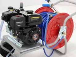 Pompa Irrorazione A Scoppio Carrellata Comet APS 41 Motore Benzina Loncin 5,5 HP -Cura Del Giardino pompa irrorazione a scoppio carrellata comet aps 41 motore benzina loncin 5 5 hp pompa comet aps41 con motore loncin g160 carrellata 2107 0 1392739640 MITRApompa Loncin G160 09