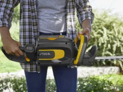 Stiga HT 700e - Tagliasiepi A Batteria - Senza Batteria E Caricabatteria -Cura Del Giardino stiga ht 700e tagliasiepi a batteria senza batteria e caricabatteria tagliasiepi a batteria stiga ht 700e 42963 5 1686658390 IMG 64885d56083ea