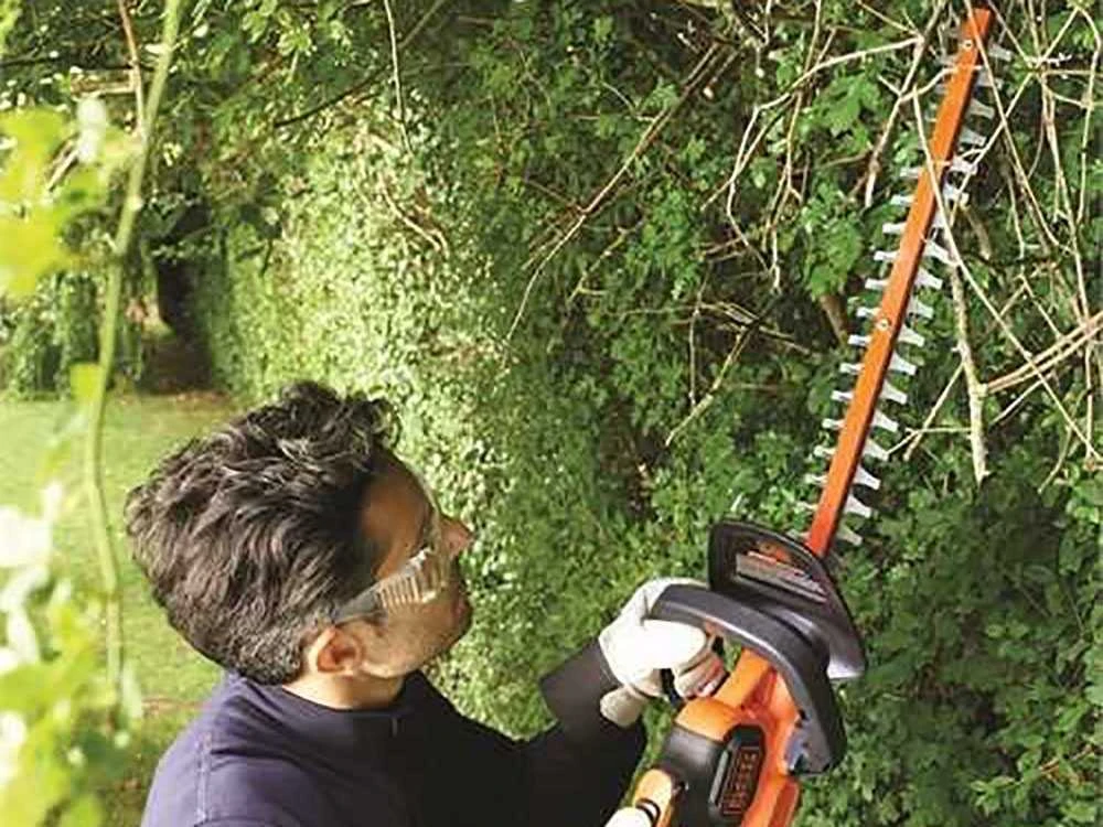 Tagliasiepi A Batteria Black & Decker GTC18502PC-QW 18V - Batteria 2 Ah - Lame 50 Cm 3 Tagliasiepi A Batteria Black & Decker GTC18502PC-QW 18V - Batteria 2 Ah - Lame 50 Cm - immagine 3