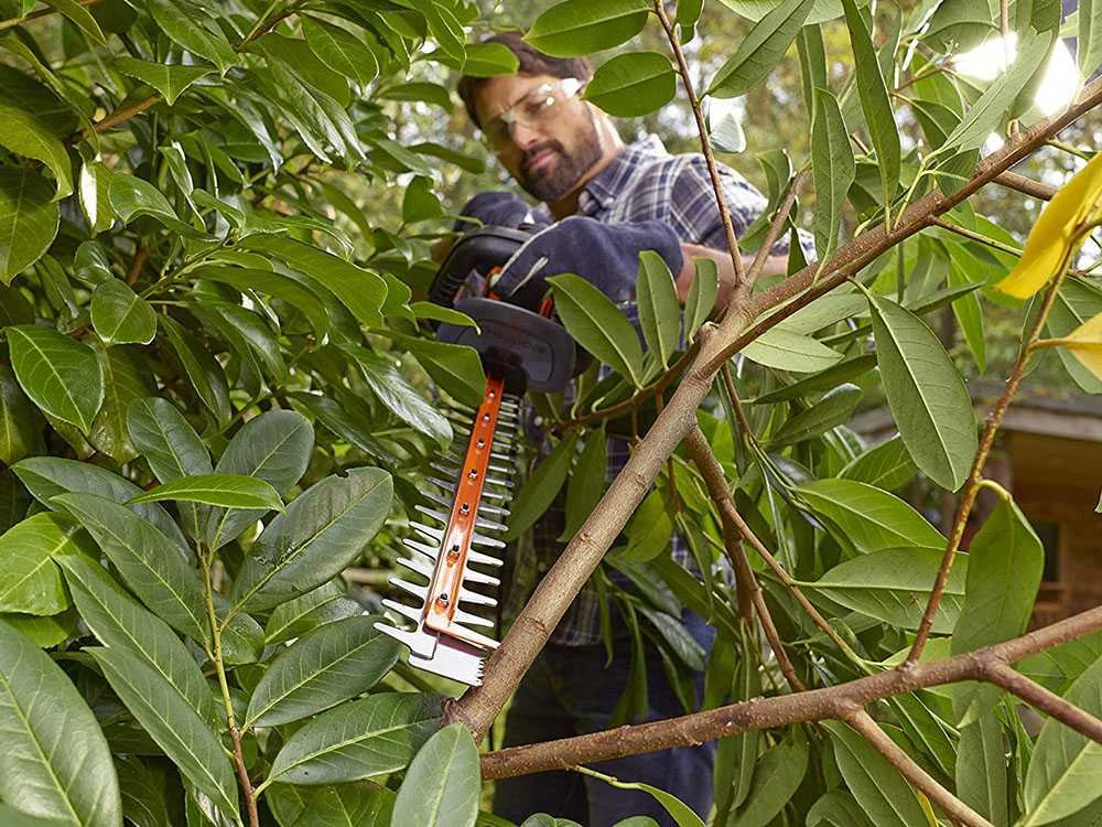 Tagliasiepi Elettrico Black & Decker BETHS301-QS - Tosasiepi Da 500 W Con Barra Da 50 Cm 4 Tagliasiepi Elettrico Black & Decker BETHS301-QS - Tosasiepi Da 500 W Con Barra Da 50 Cm - immagine 4